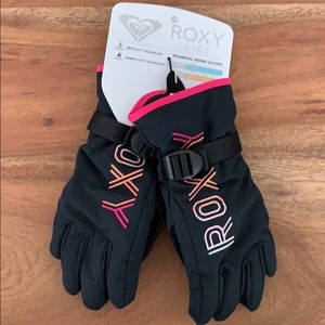 ROXY Girl technical riding snowboard gloves.